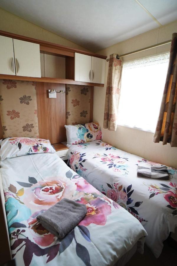 Вилла Manor Park Hunstanton Pets Go Free Linen Included Экстерьер фото