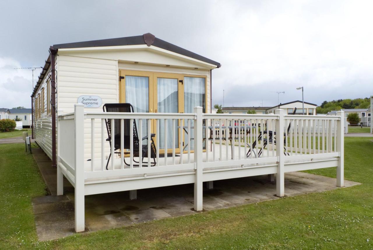 Вилла Manor Park Hunstanton Pets Go Free Linen Included Экстерьер фото